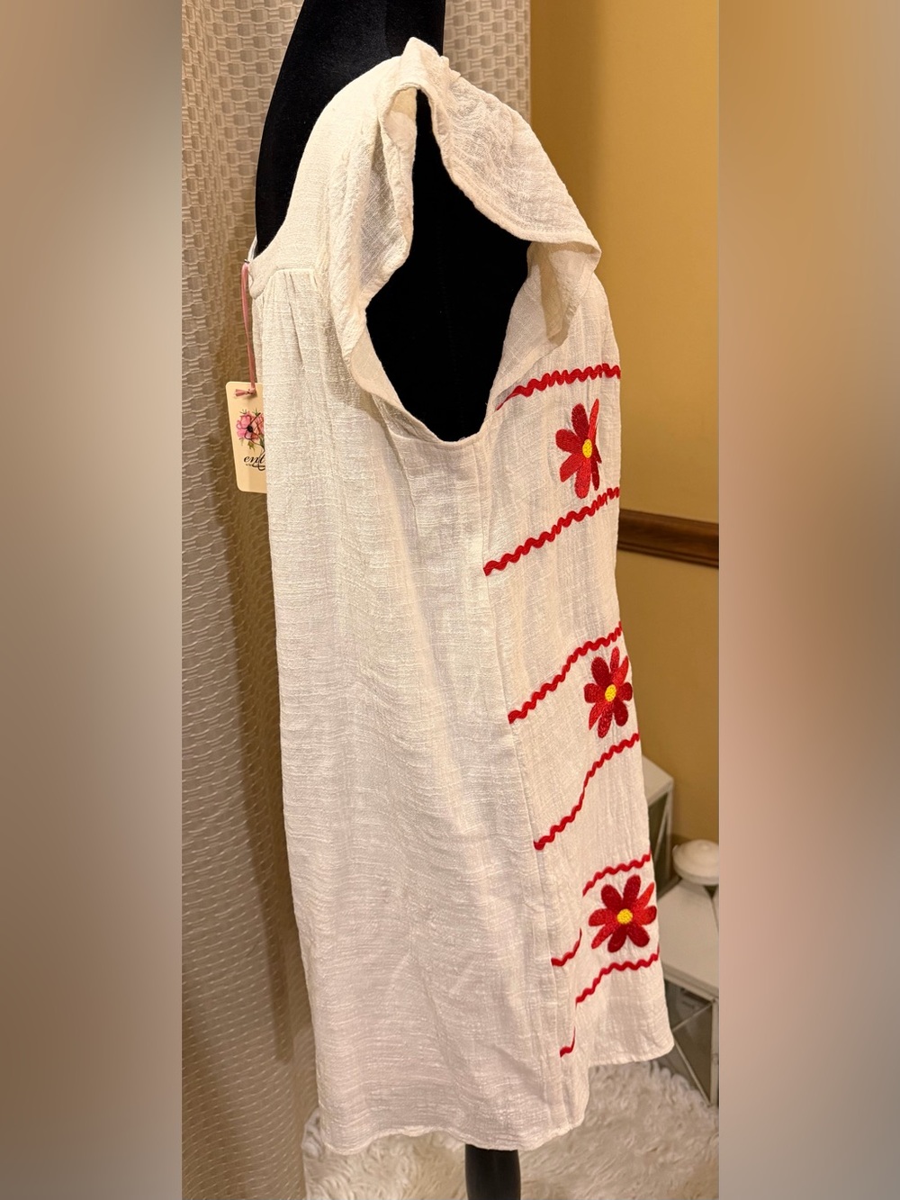entro White Dress with Red Floral Embroidery - Picture 5 of 9